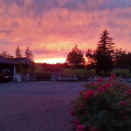 Villa Meublé de campagne au calme Louchy-Montfand Exterior foto